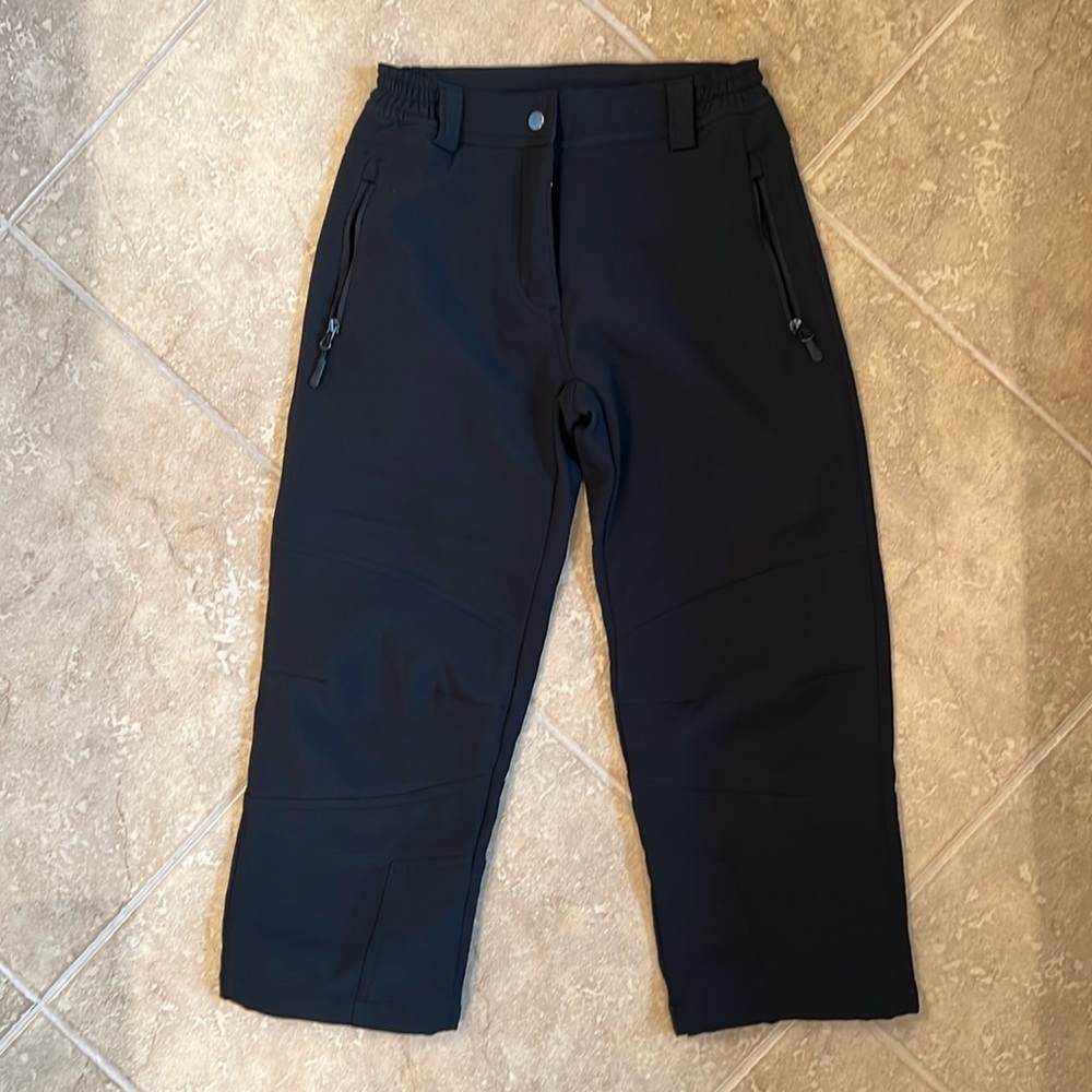 Magellan boy’s medium (8) ski and snow pants. Like new. Zipper pockets.